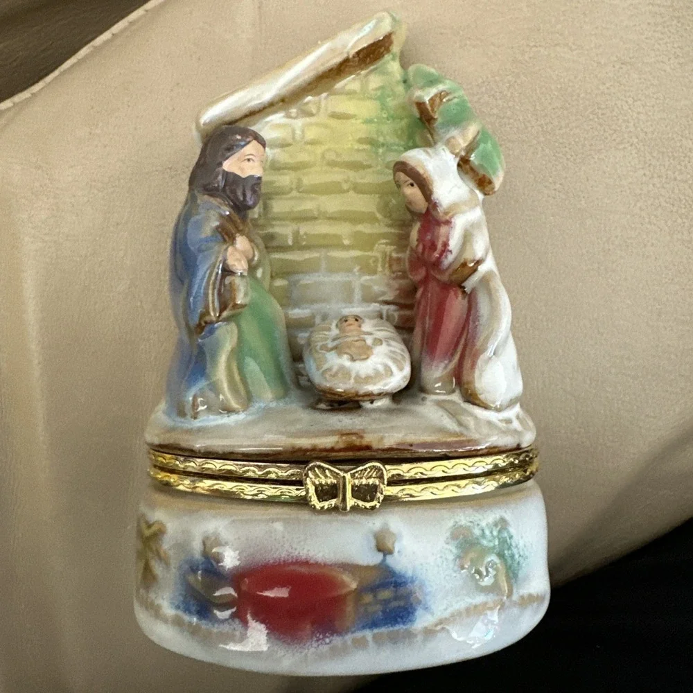 Vintage Porcelain Nativity Trinket Box Mary Joseph Baby Jesus Hinged Gold‎